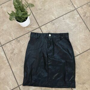 BLACK FAUX LEATHER MINI SKIRT